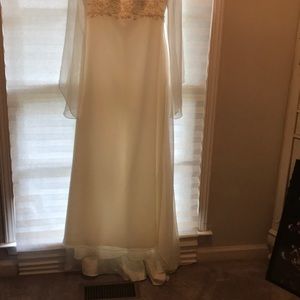 Wedding Dress off white size 10 . Beaded beautiful